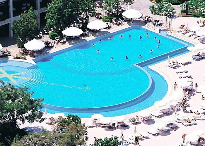 Semesteranläggning (resort) Hillside Club 5*